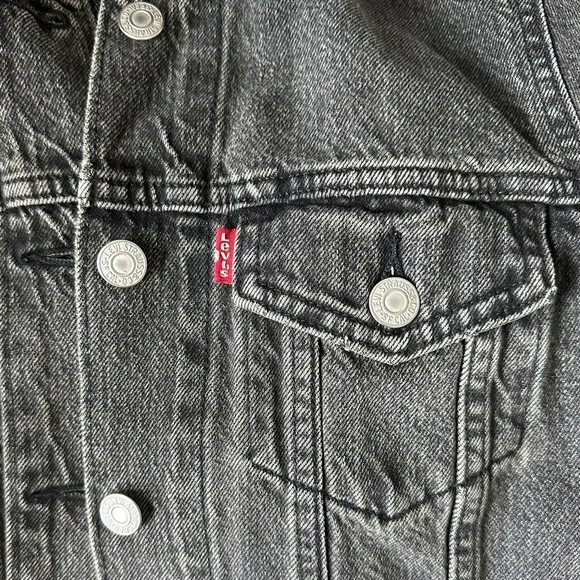 Women’s Black Acid Wash Levis Denim Jacket - Picture 3 of 3